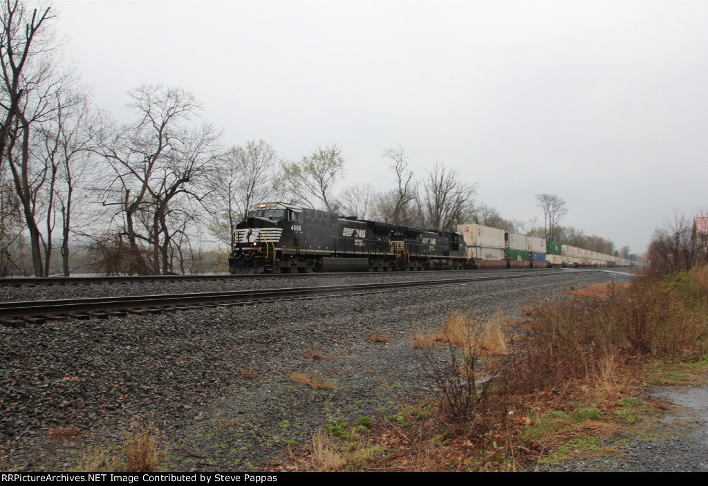 NS 4665 and 4175 take train 29G west through Cove PA